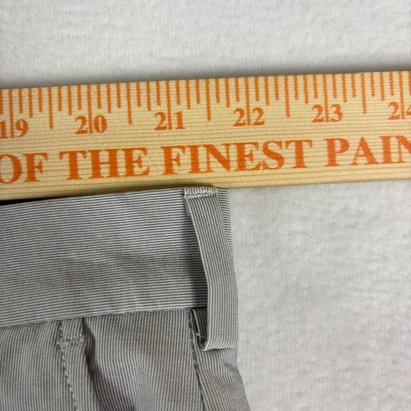 Mens Gray Micro Stripe Flat Front Golf Shorts Casual Performance Size 42 - Picture 3 of 16